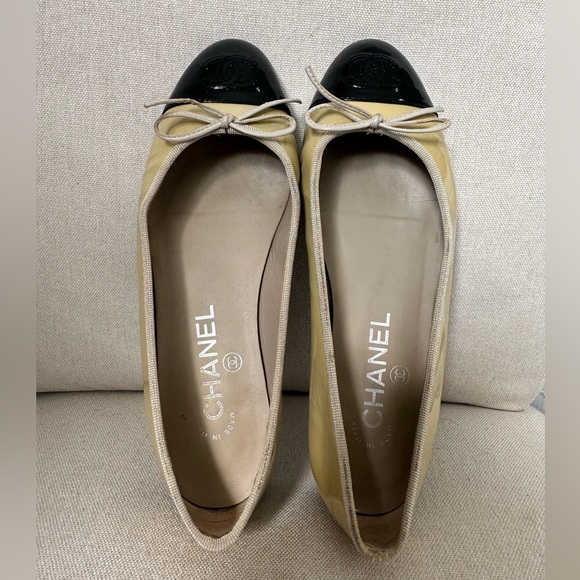 Authentic Chanel Flats black and nude Patent Leather size 36 - Picture 3 of 10